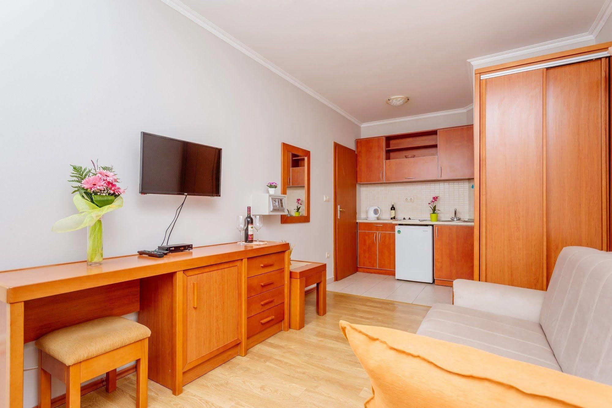 Perper Hotel Donja Lastva Kültér fotó
