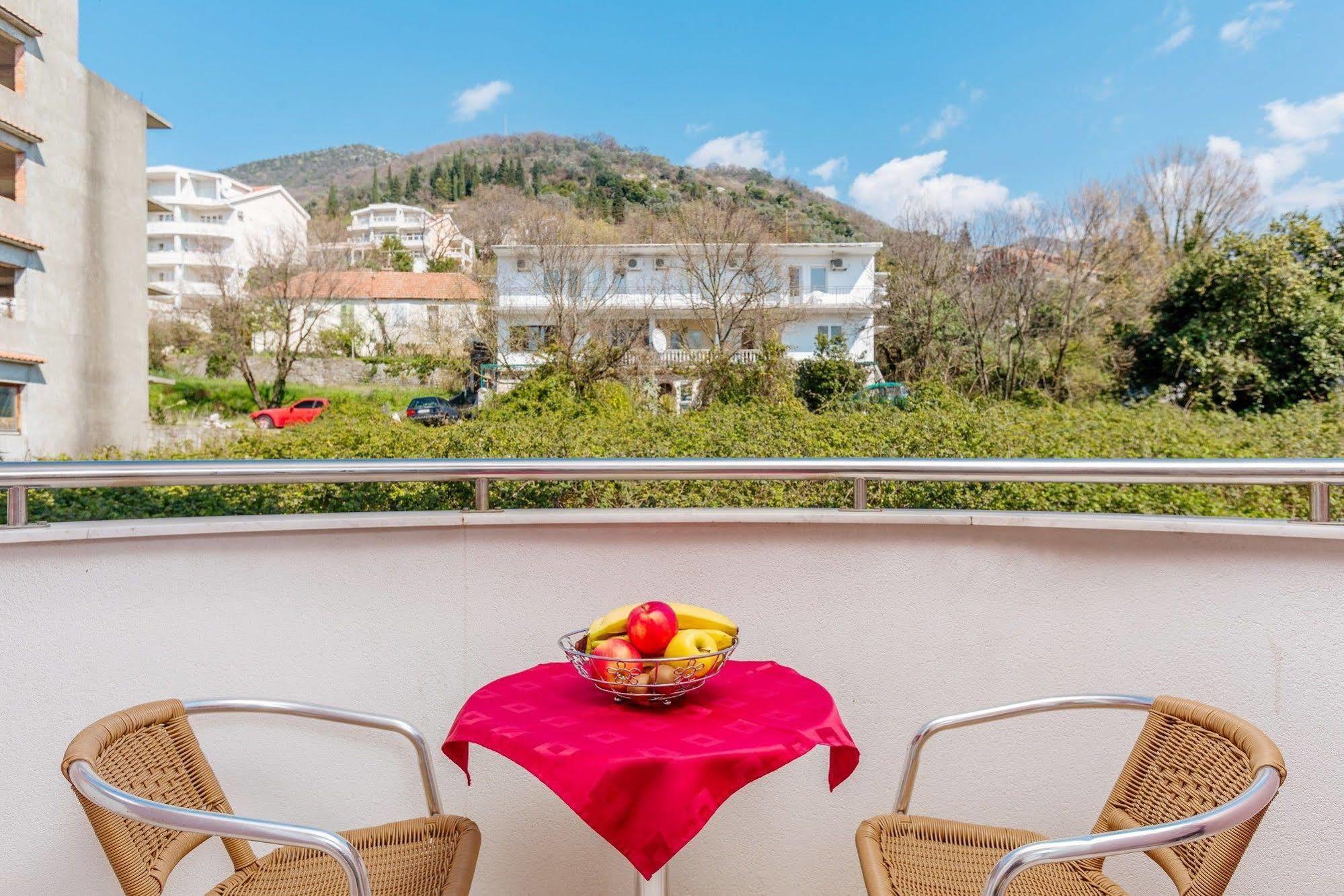 Perper Hotel Donja Lastva Kültér fotó