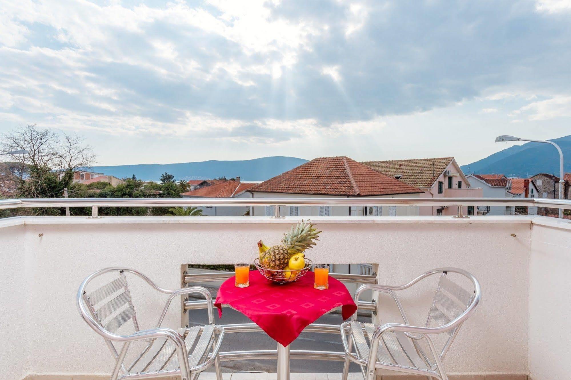 Perper Hotel Donja Lastva Kültér fotó